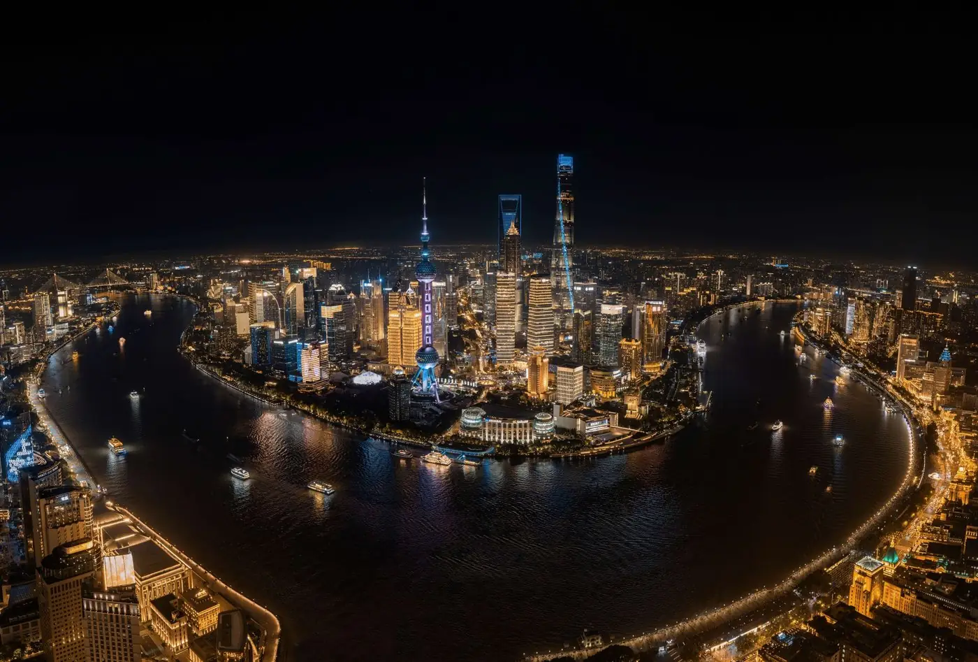 夜色中的陆家嘴与黄浦江